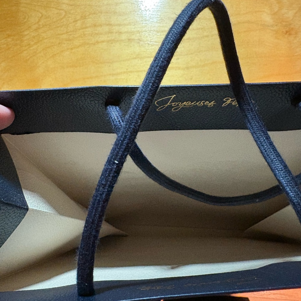 Louis Vuitton limited edition gift bag - Picture 6 of 7